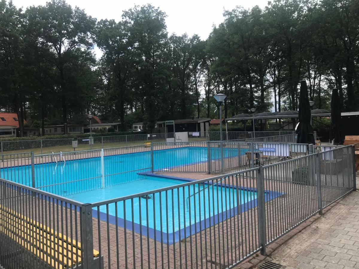 Wulft 47 Zonnig Gezellig 6P Chalet Met Zwembad In Bosrijke Omgeving Op Familie Camping De Vossenburcht IJhorst Zewnętrze zdjęcie